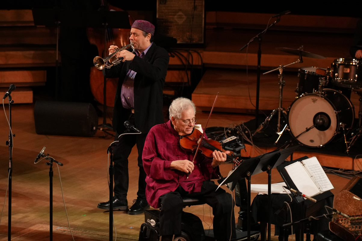 Itzhak Perlman Performing