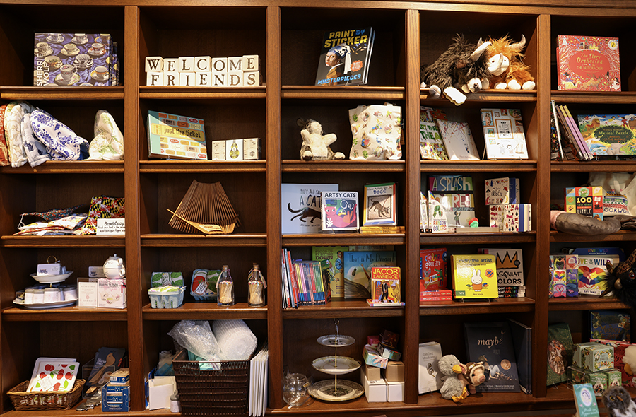 Gift Shop 016 Shelves