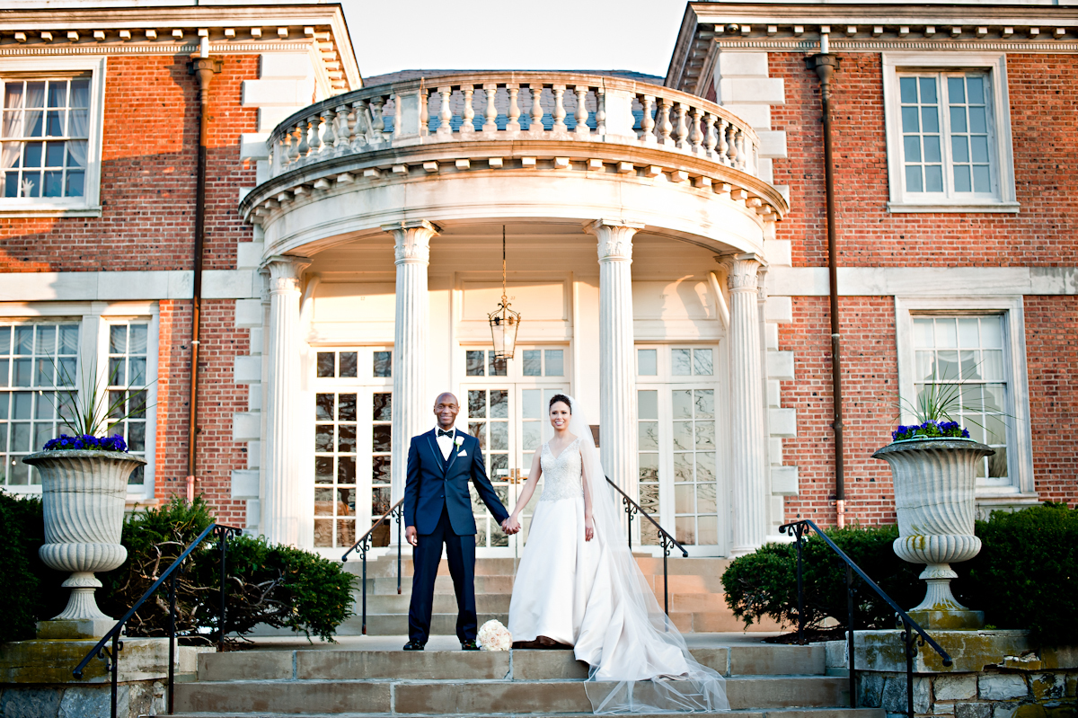 Mansion Front Bride Groom (1)