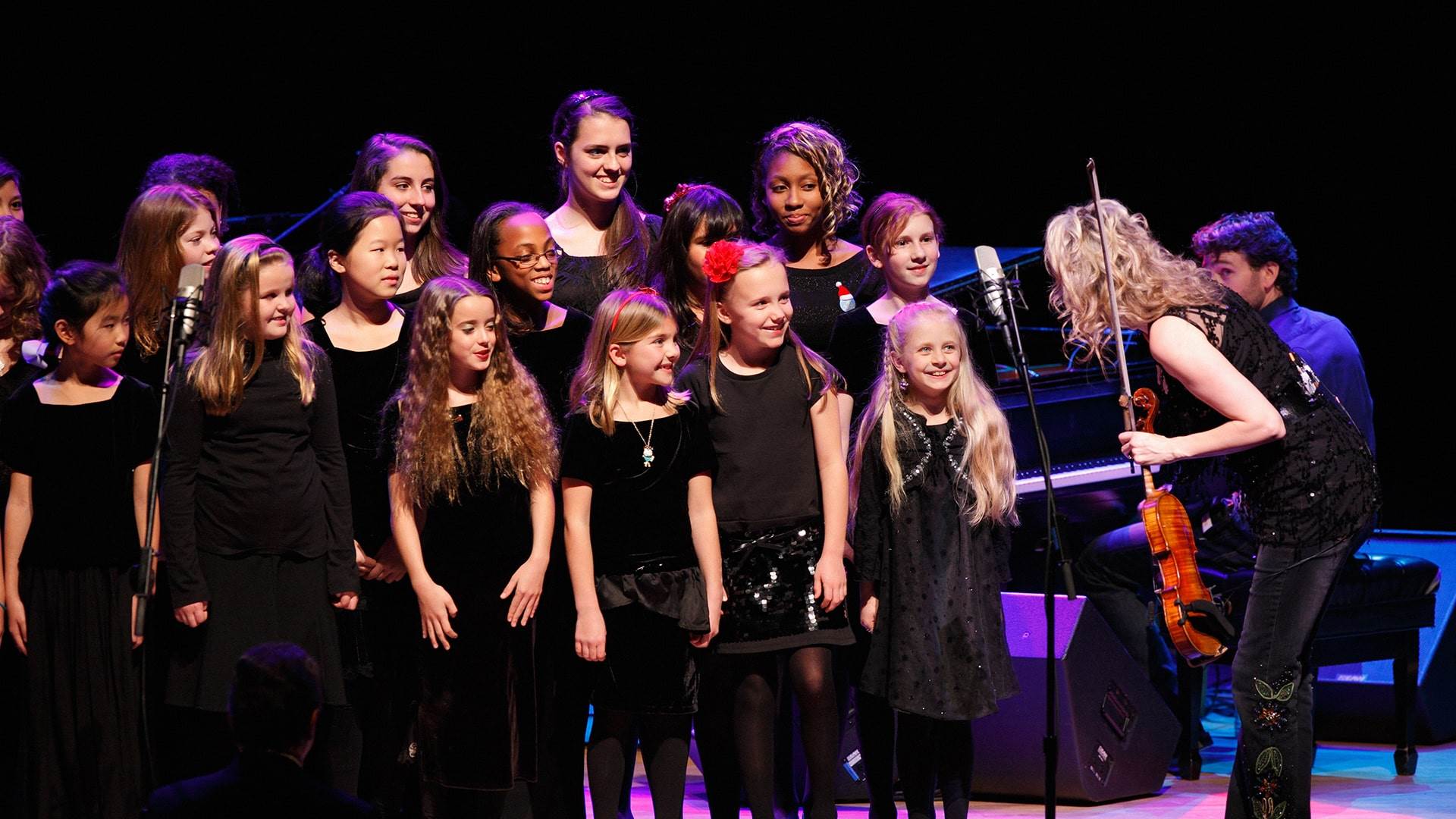 Natalie Macmaster And Members Of Strathmore Children's Chorus On Stage 1920X1080